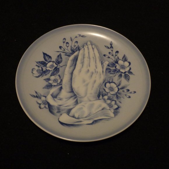 VINTAGE PRAYING HANDS PLATE - Picture 1 of 3
